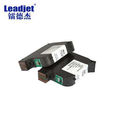 L'iso della cartuccia del toner del volume 42ML ha approvato Leadjet per la stampante a getto di inchiostro tenuta in mano